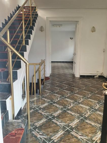 Casă individuală cu 7 camere cu Teren 260 Mp în Cotroceni