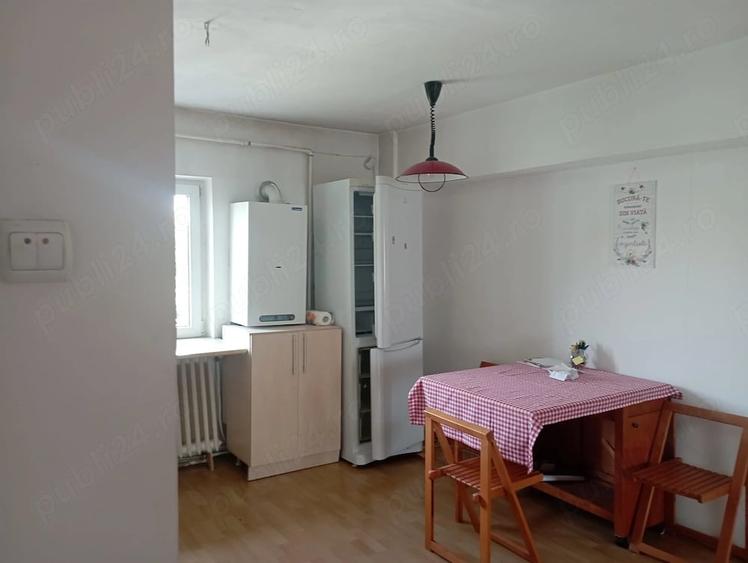 Apartament cu 3 camere decomandat în Dorobanți