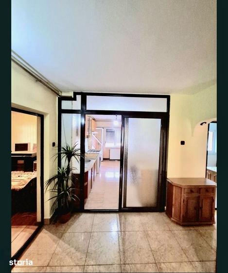 Apartament cu 4 camere decomandat, mobilat în Central