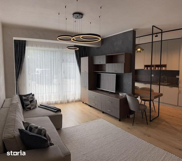 Apartament cu 2 camere decomandat în Tractorul