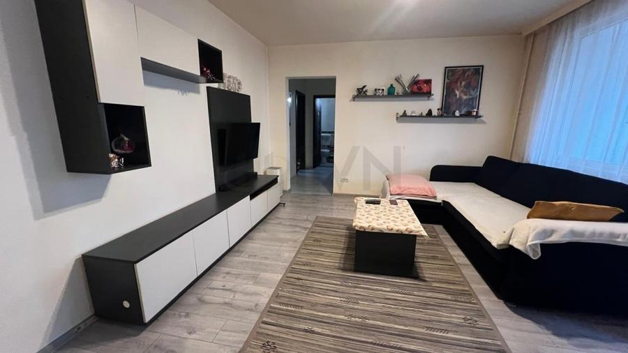 Apartament cu 3 camere semidecomandat, mobilat în Colentina