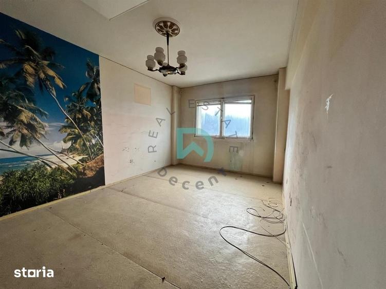 Apartament cu 3 camere decomandat în Sud