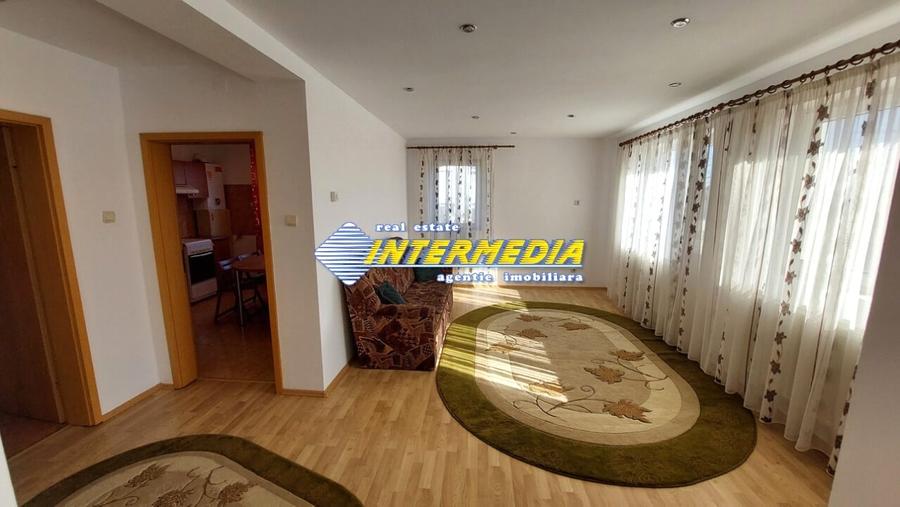 Apartament cu 3 camere decomandat, mobilat în Cetate