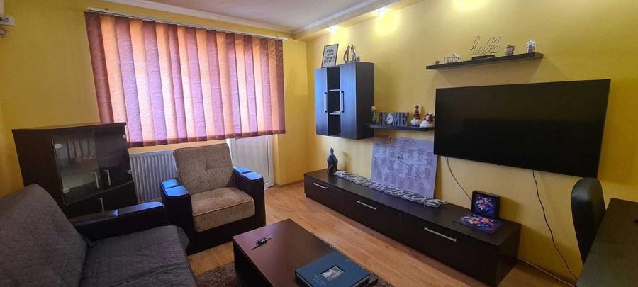 Apartament cu 3 camere decomandat în Central