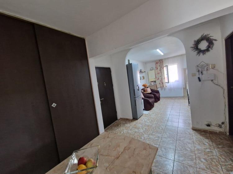 Apartament cu 3 camere decomandat, mobilat în Independenței