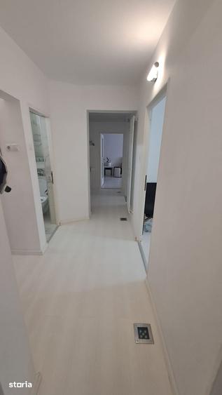 Apartament cu 4 camere decomandat în Progresul
