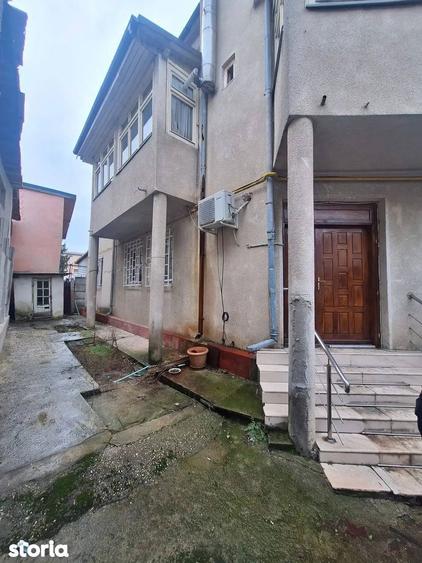 Casa cu teren ideala pentru spa?ii comerciale / birouri Sector 4 - 8