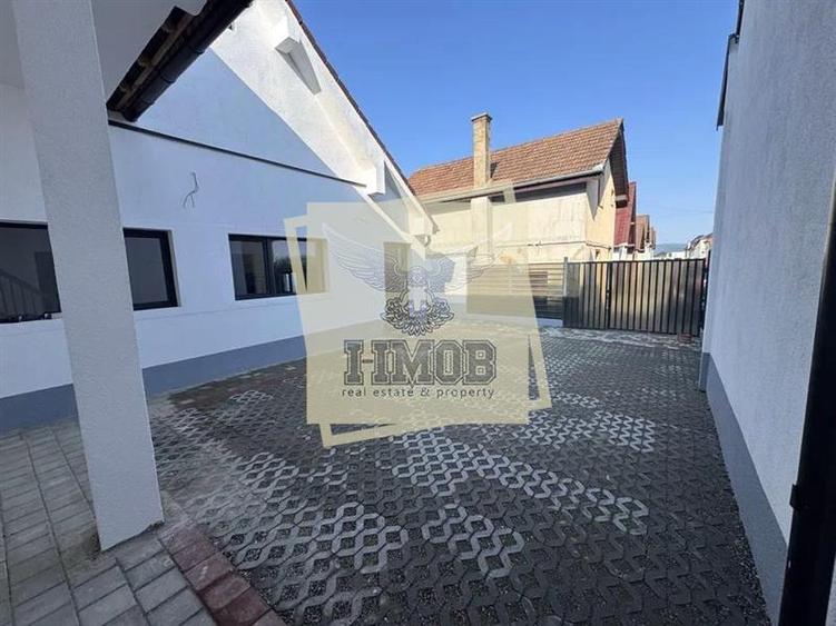 Casă cu 5 camere cu Teren 160 Mp în Cristian