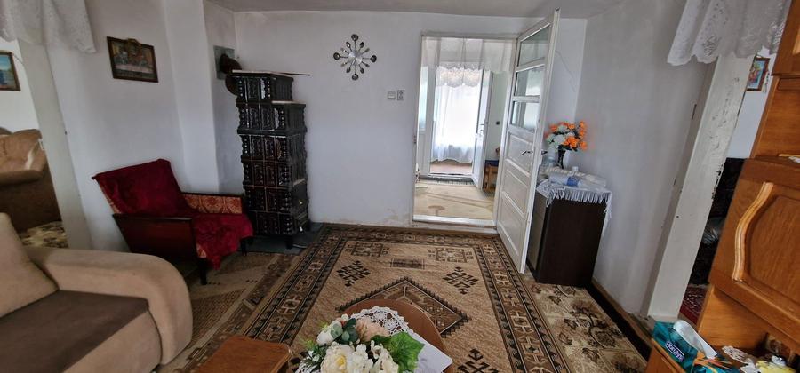 Casă cu 3 camere în Cornuțel