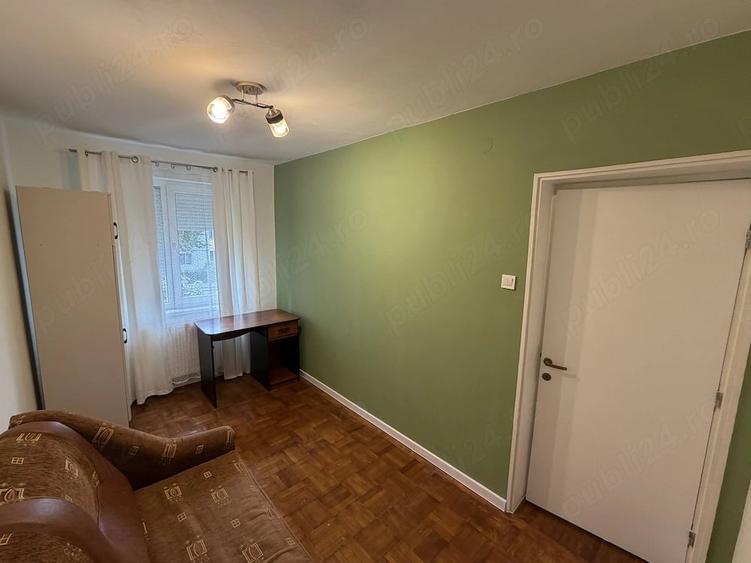Apartament cu 3 camere semidecomandat în Central