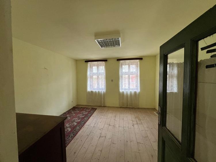 Casă individuală cu 3 camere cu Teren 719 Mp în Slatina-Nera