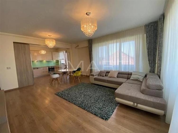 Apartament cu 3 camere decomandat în Central