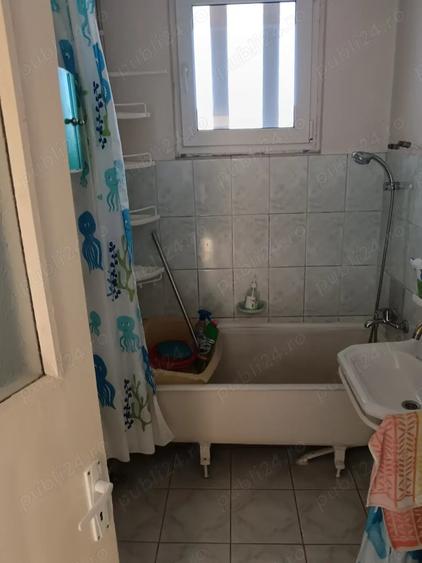 Apartament cu 3 camere semidecomandat în Vulcan