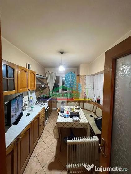 Apartament cu 3 camere decomandat în Central