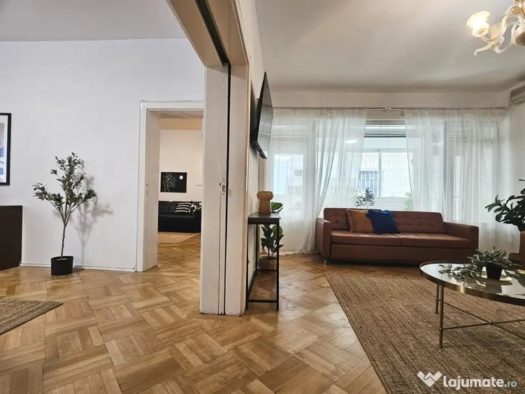 Apartament cu 4 camere semidecomandat în Capitale