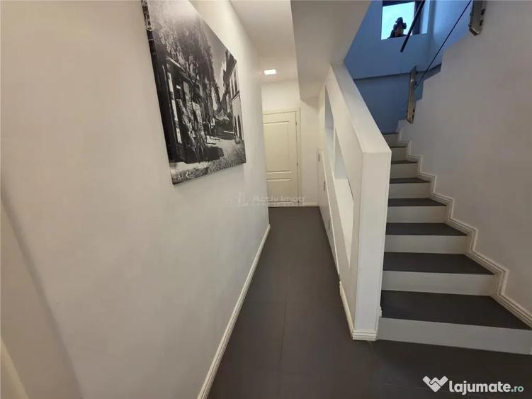 Casă cu 10 camere cu Teren 620 Mp în Mogoșoaia