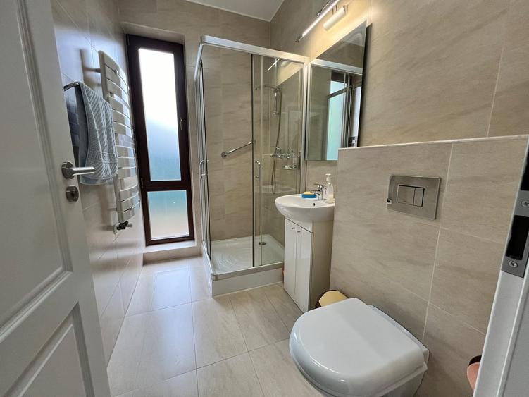 Casă individuală cu 4 camere cu Piscina în Chitila