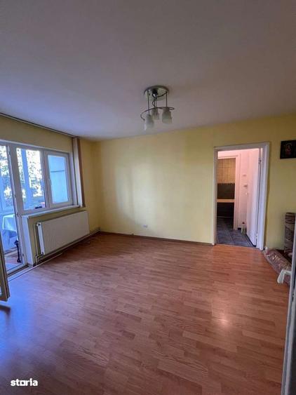 Apartament cu 3 camere decomandat în Exterior Vest