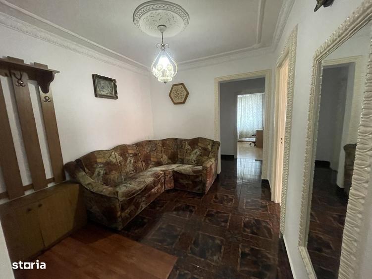 Apartament cu 3 camere decomandat în Vasile Aaron