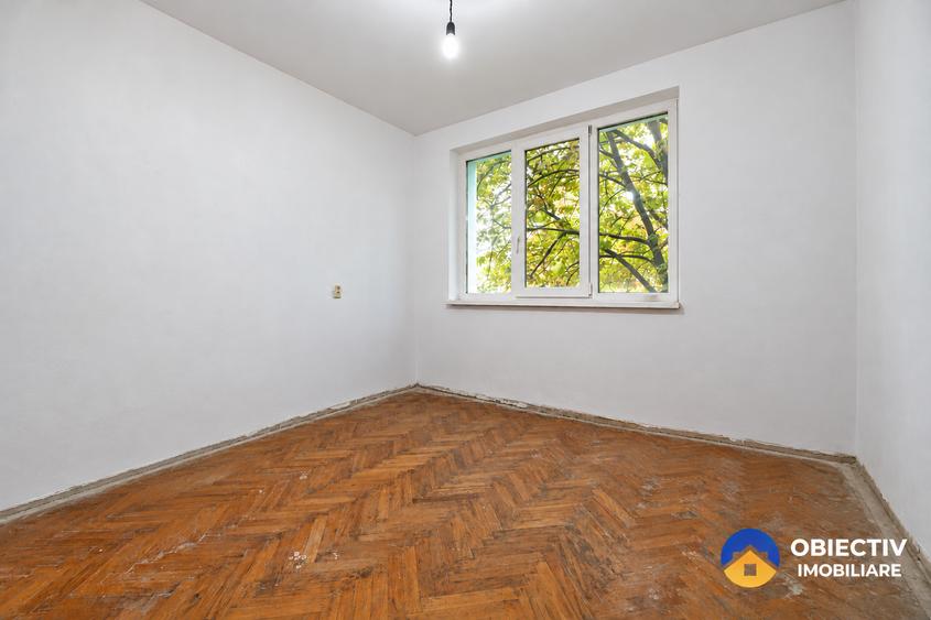 Apartament cu 3 camere semidecomandat în Central