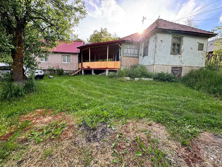 Casă cu 4 camere în Bolovăniș