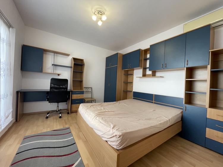 Apartament cu 3 camere semidecomandat, mobilat în Titan