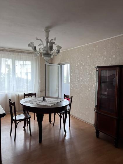 Apartament cu 4 camere decomandat în Pantelimon