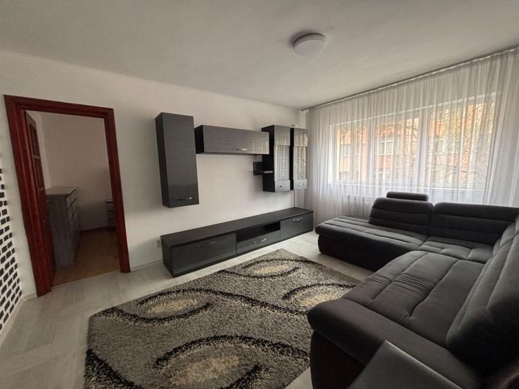 Apartament cu 3 camere semidecomandat, mobilat în George Enescu