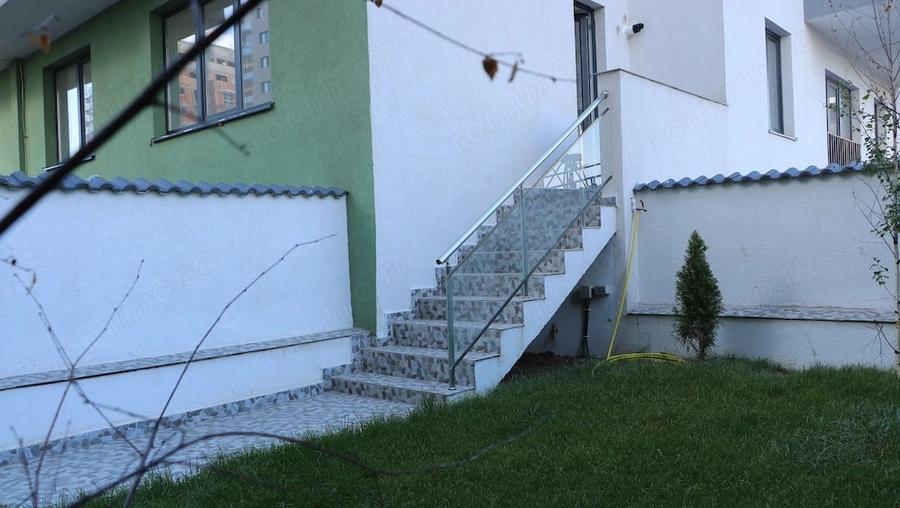 Apartament cu 3 camere semidecomandat în Sud