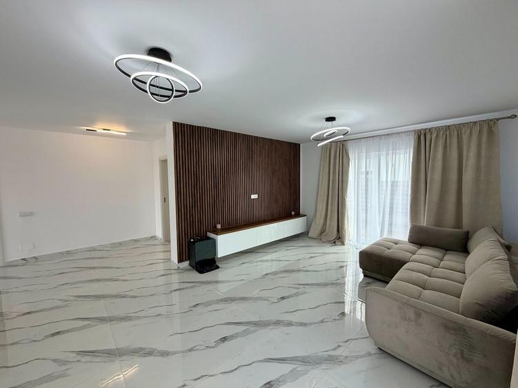 Casă individuală cu 3 camere cu Canalizare în Sânpetru
