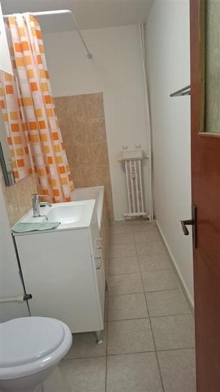 Garsonieră decomandată în Costin Georgian