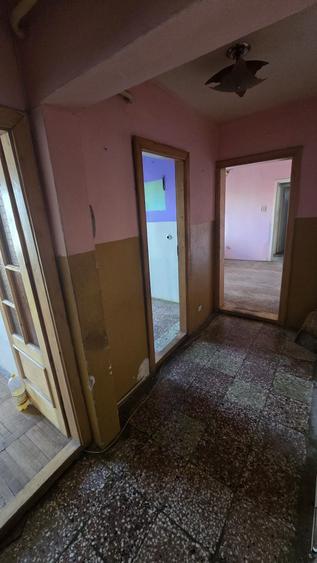 Apartament cu 3 camere semidecomandat în Govândari