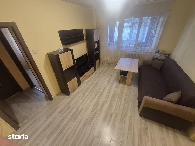 Apartament cu 2 camere semidecomandat în Podu Roș