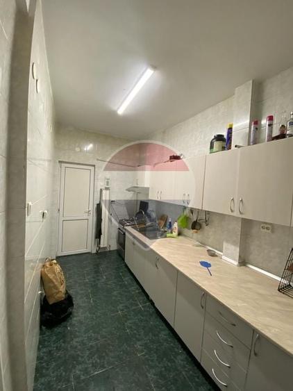 Apartament cu 3 camere semidecomandat, mobilat în Sala Palatului