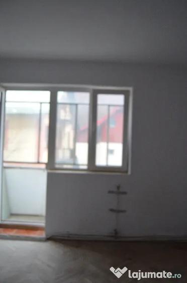 Apartament cu 2 camere semidecomandat în Cezar Petrescu