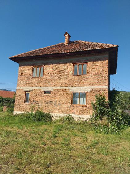 Casă cu 4 camere în Polovragi