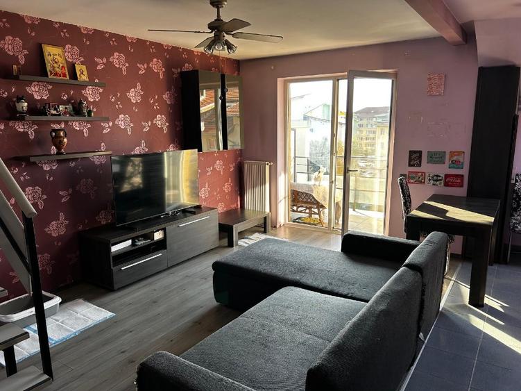 Apartament cu 4 camere semidecomandat în Florești