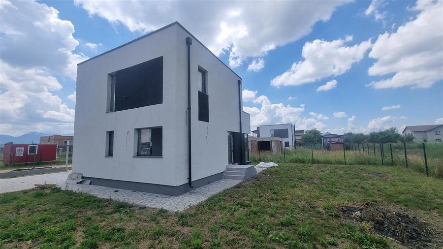 Casă individuală cu 5 camere cu Teren 500 Mp în Sânpetru