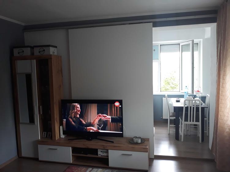Garsonieră decomandată în Central