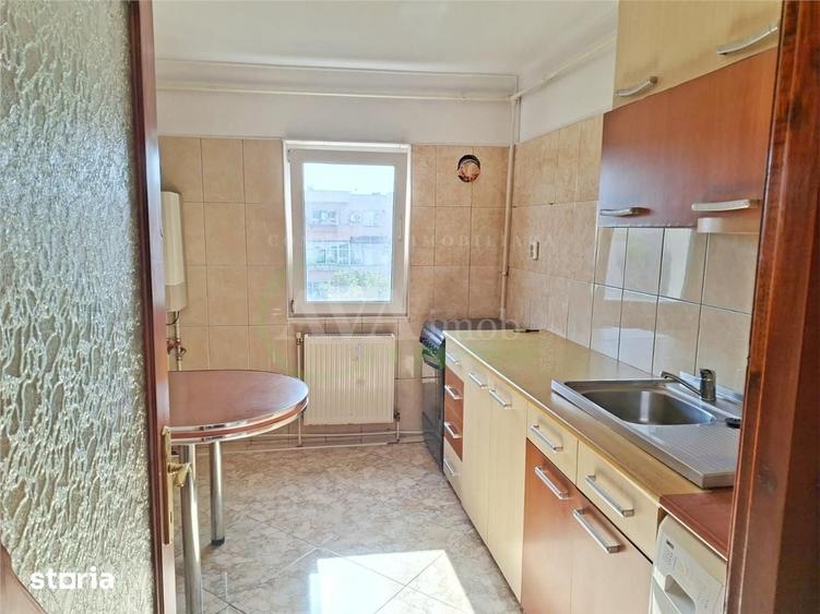 Apartament cu 3 camere decomandat în Republicii
