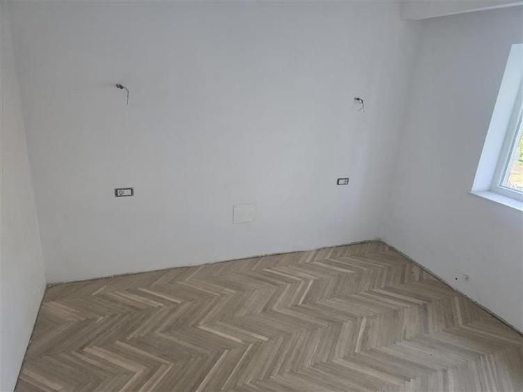 Apartament cu 3 camere decomandat în Lipovei