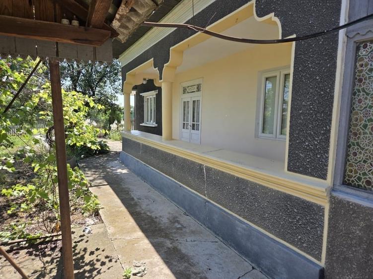 Casă individuală cu 5 camere cu Canalizare în Valea Roșie