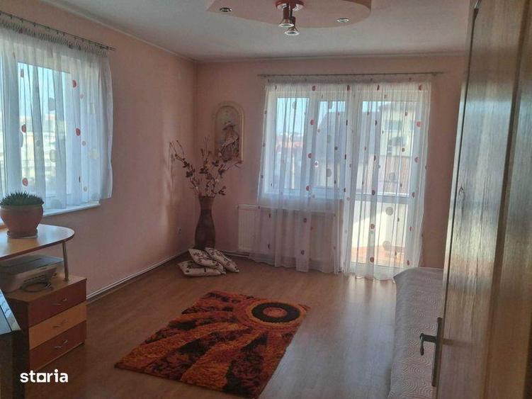 Casă cu 4 camere cu Teren 200 Mp în Bradu