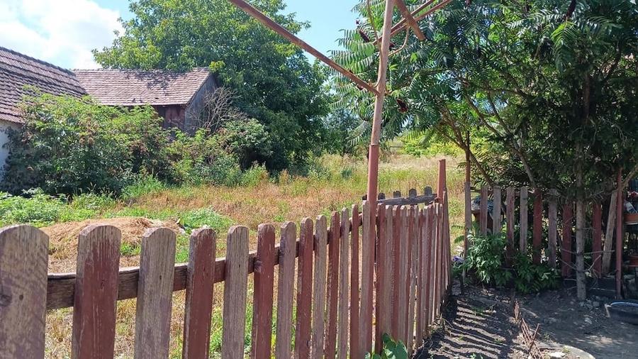 Casă cu 4 camere cu Teren 2000 Mp în Alțina