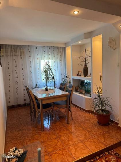 Apartament cu 4 camere decomandat în Central
