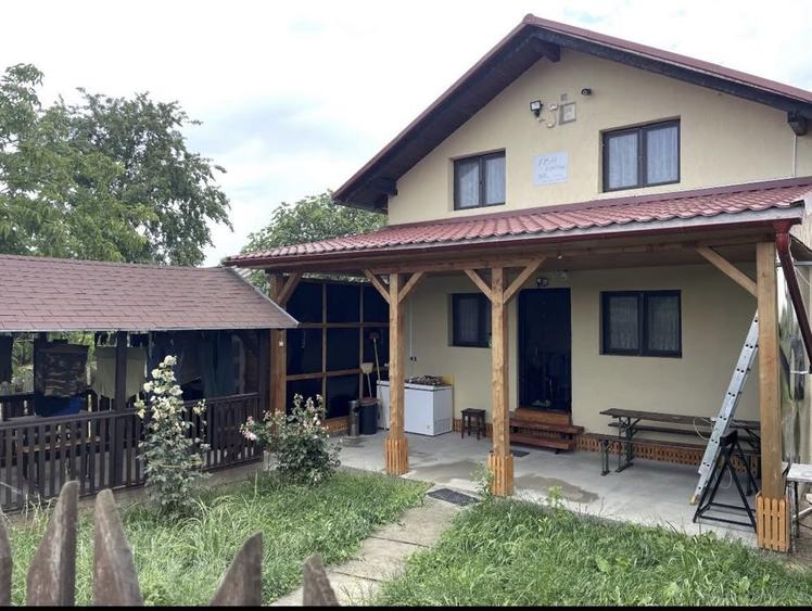 Casă cu 4 camere cu Teren 333 Mp în Mila 23