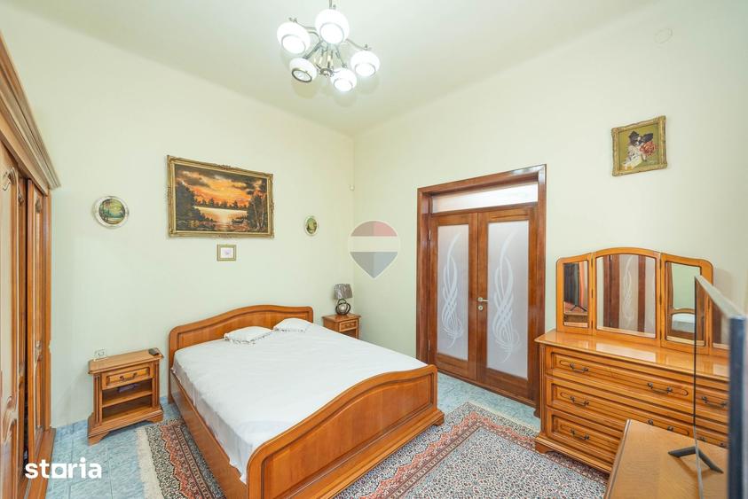Casă cu 6 camere cu Teren 1000 Mp în Central