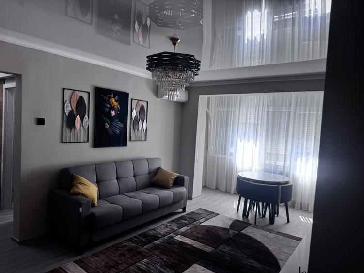 Apartament cu 3 camere semidecomandat, mobilat în Republicii