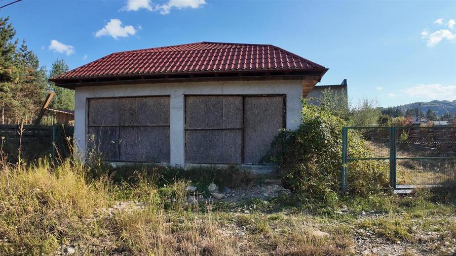 Casă cu 12 camere cu Teren 680 Mp în Podu Nărujei