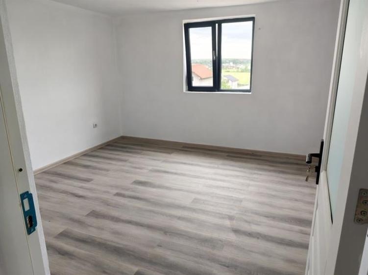 Casă individuală cu 4 camere cu Teren 187 Mp în Breasta
